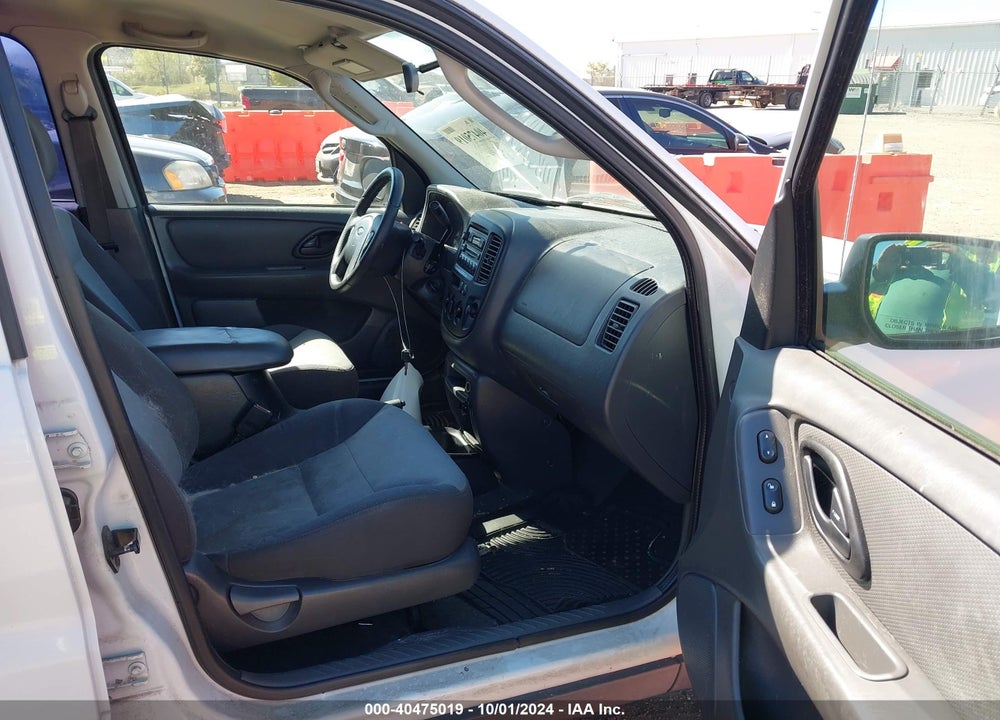 2003 FORD ESCAPE XLS VIN: 1FMYU02183KC53732