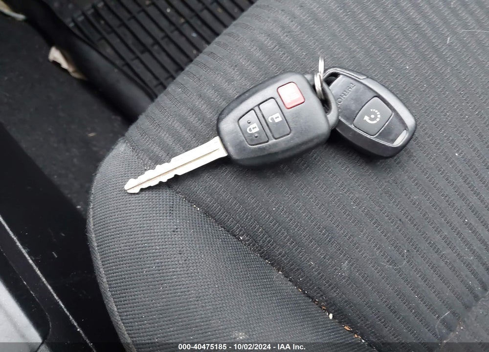 2018 TOYOTA RAV4 LE VIN: 2T3BFREV3JW768844