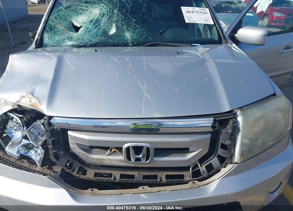 2011 HONDA PILOT TOURING VIN: 5FNYF3H94BB013604