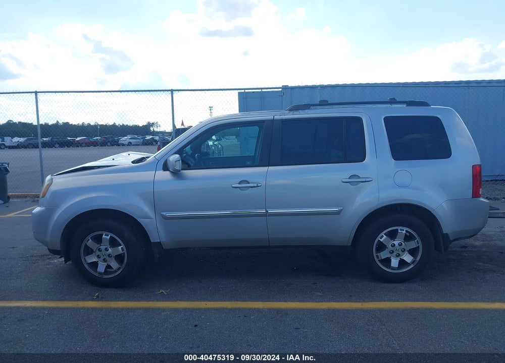 2011 HONDA PILOT TOURING VIN: 5FNYF3H94BB013604