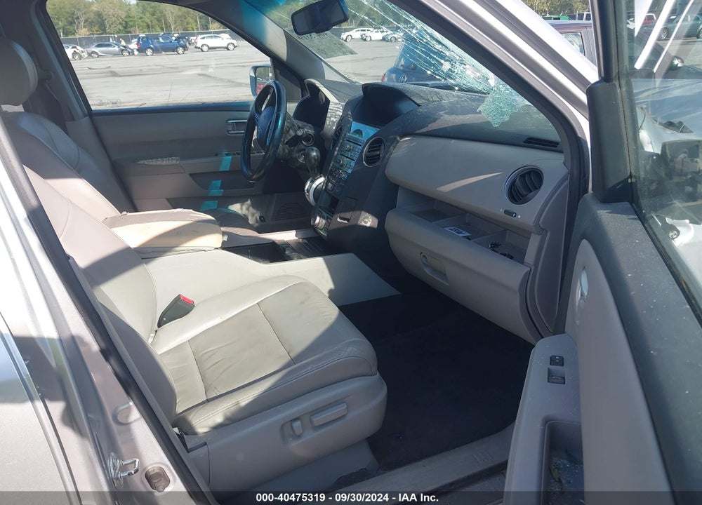 2011 HONDA PILOT TOURING VIN: 5FNYF3H94BB013604