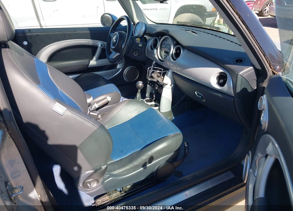 2006 MINI COOPER S VIN: WMWRE33516TL19378