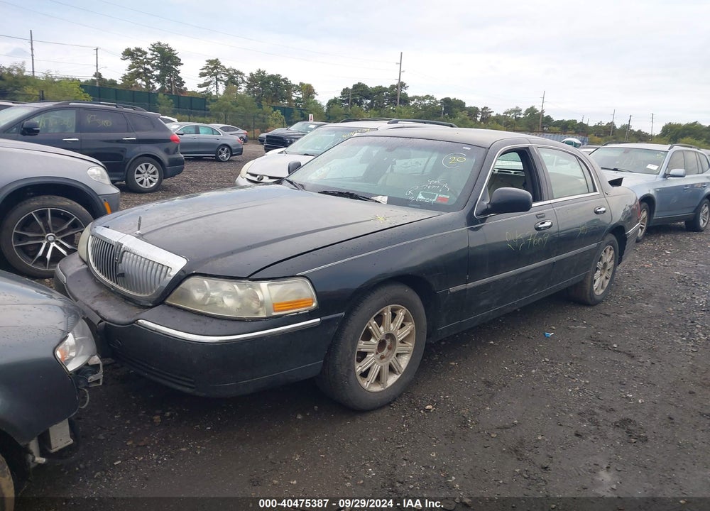 2009 LINCOLN TOWN CAR SIGNATURE LIMITED VIN: 2LNHM82V99X612562