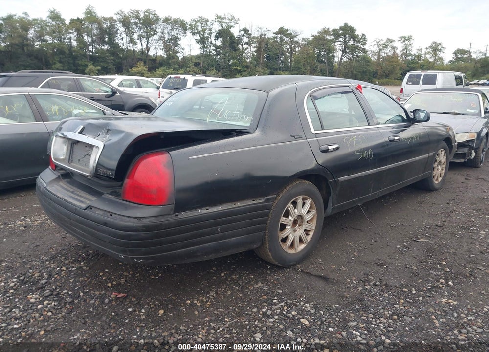 2009 LINCOLN TOWN CAR SIGNATURE LIMITED VIN: 2LNHM82V99X612562