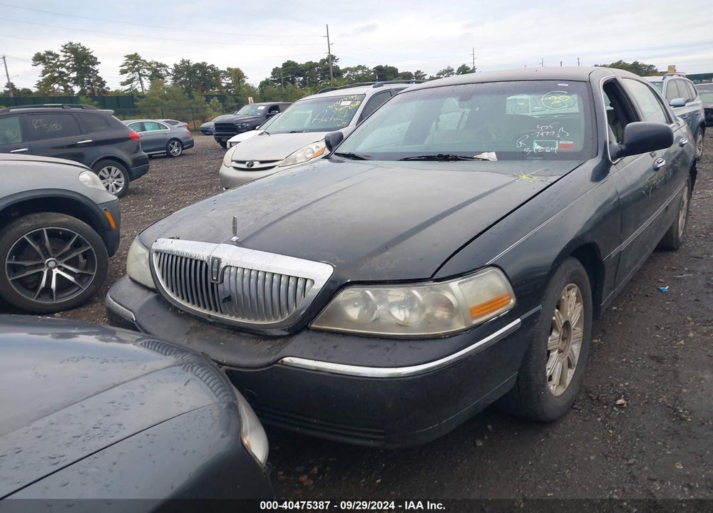 2009 LINCOLN TOWN CAR SIGNATURE LIMITED VIN: 2LNHM82V99X612562