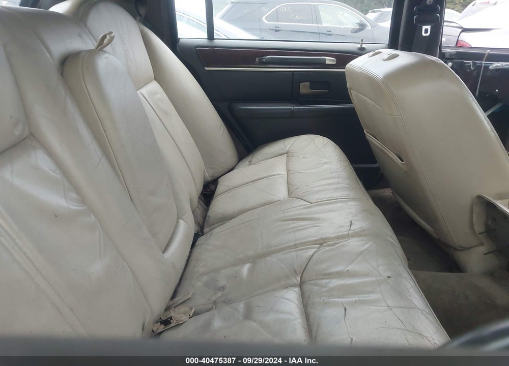 2009 LINCOLN TOWN CAR SIGNATURE LIMITED VIN: 2LNHM82V99X612562