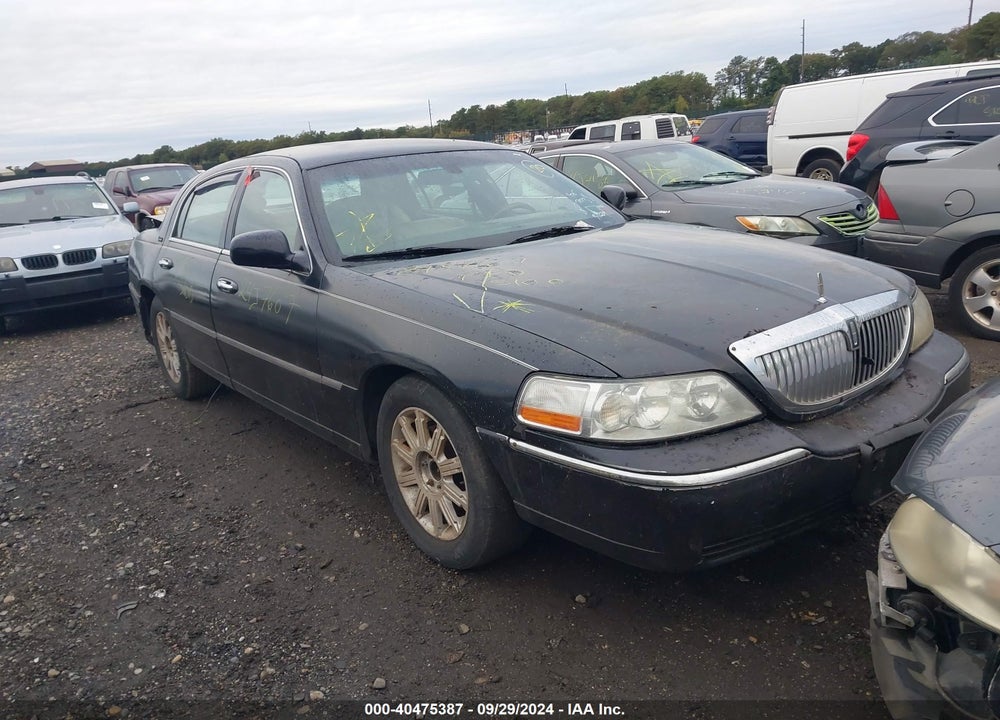 2009 LINCOLN TOWN CAR SIGNATURE LIMITED VIN: 2LNHM82V99X612562