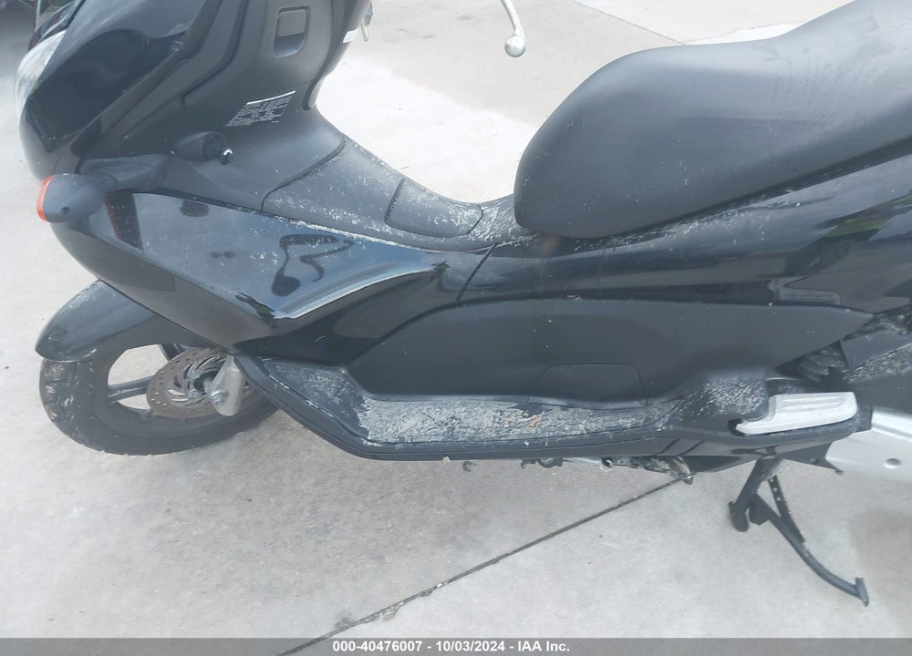 2013 HONDA PCX 150 VIN: MLHKF1217D5003146