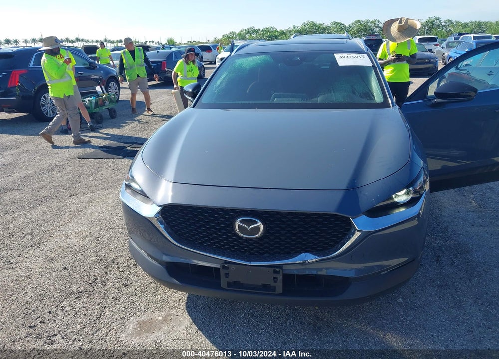 2022 MAZDA CX-30 CARBON EDITION VIN: 3MVDMBCL9NM411763