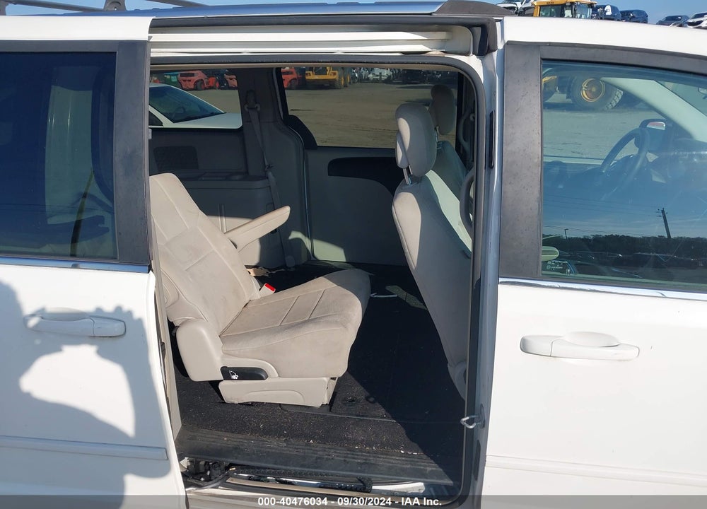 2011 DODGE GRAND CARAVAN CREW VIN: 2D4RN5DG9BR688833