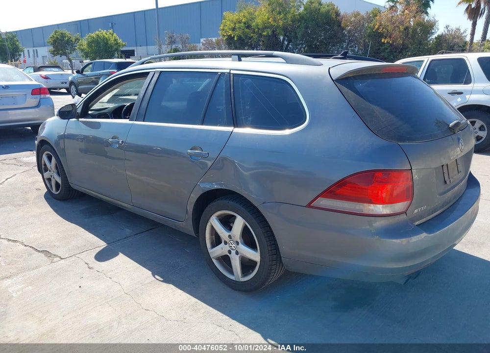 2011 VOLKSWAGEN JETTA SPORTWAGEN 2.0L TDI VIN: 3VWPL7AJ1BM649907