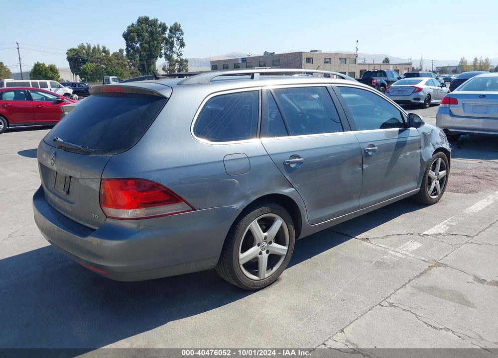 2011 VOLKSWAGEN JETTA SPORTWAGEN 2.0L TDI VIN: 3VWPL7AJ1BM649907