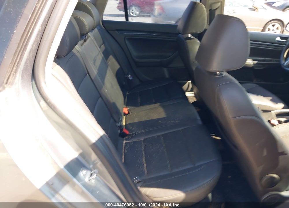 2011 VOLKSWAGEN JETTA SPORTWAGEN 2.0L TDI VIN: 3VWPL7AJ1BM649907