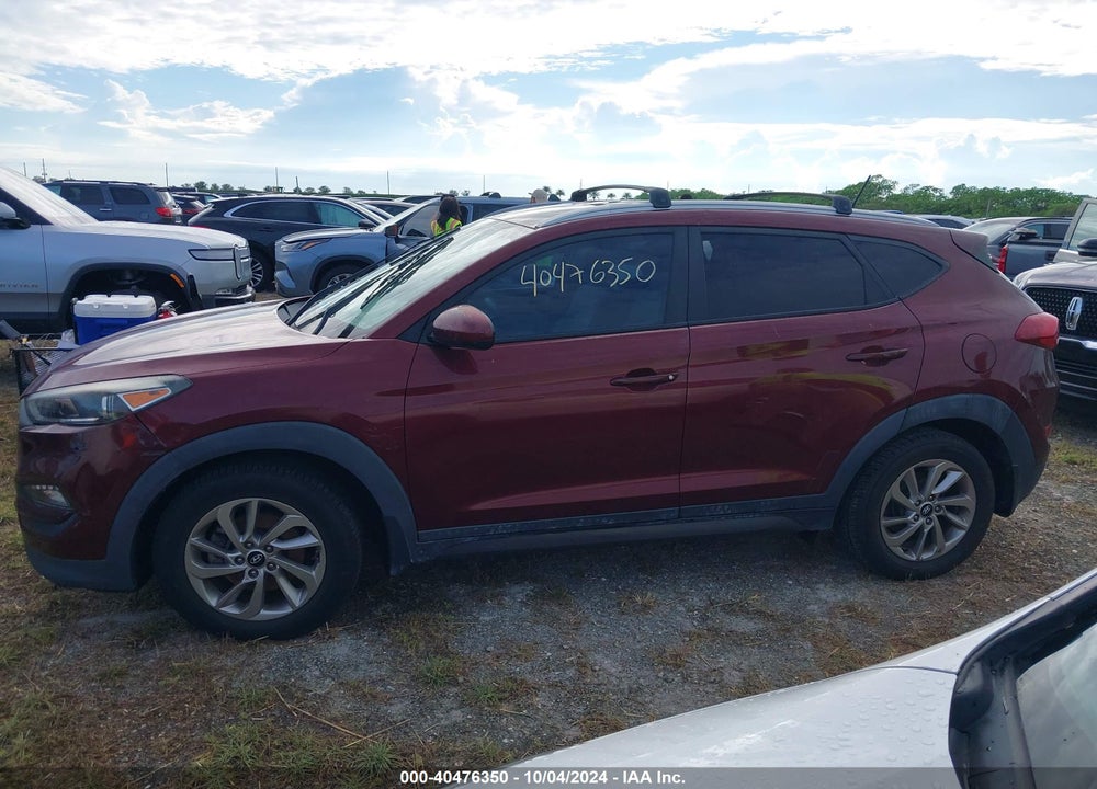 2016 HYUNDAI TUCSON SE VIN: KM8J33A4XGU199202