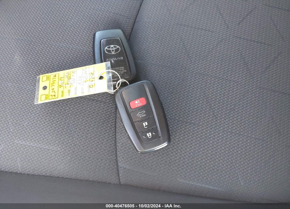 2019 TOYOTA RAV4 XLE VIN: JTMW1RFV2KD016808