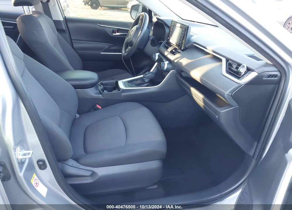 2019 TOYOTA RAV4 XLE VIN: JTMW1RFV2KD016808