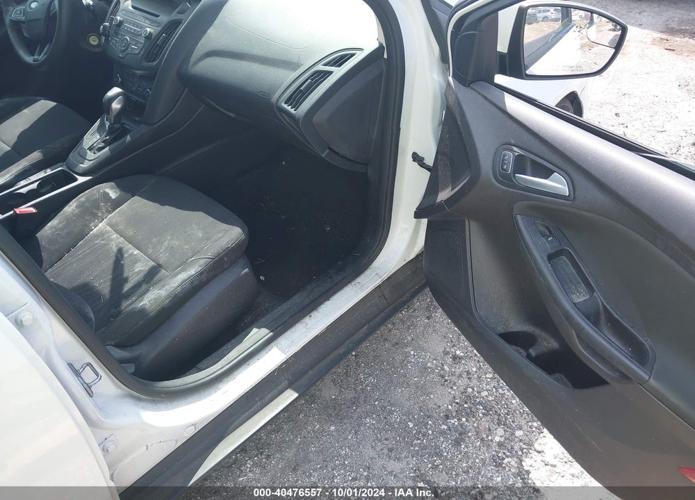 2015 FORD FOCUS SE VIN: 1FADP3K21FL249319