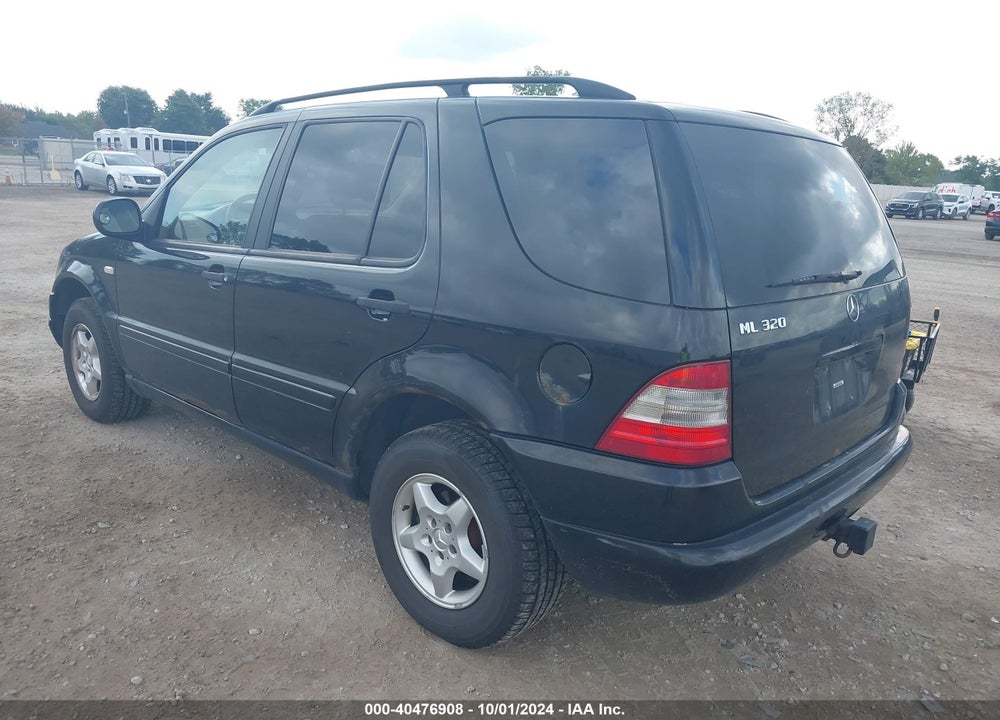 2000 MERCEDES-BENZ ML 320 VIN: 4JGAB54E0YA186772