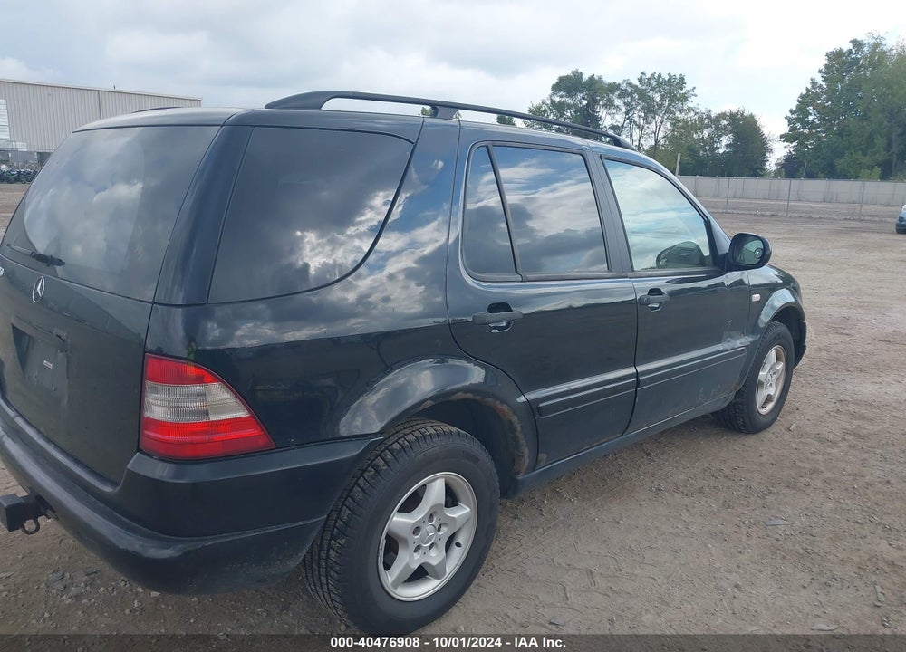 2000 MERCEDES-BENZ ML 320 VIN: 4JGAB54E0YA186772