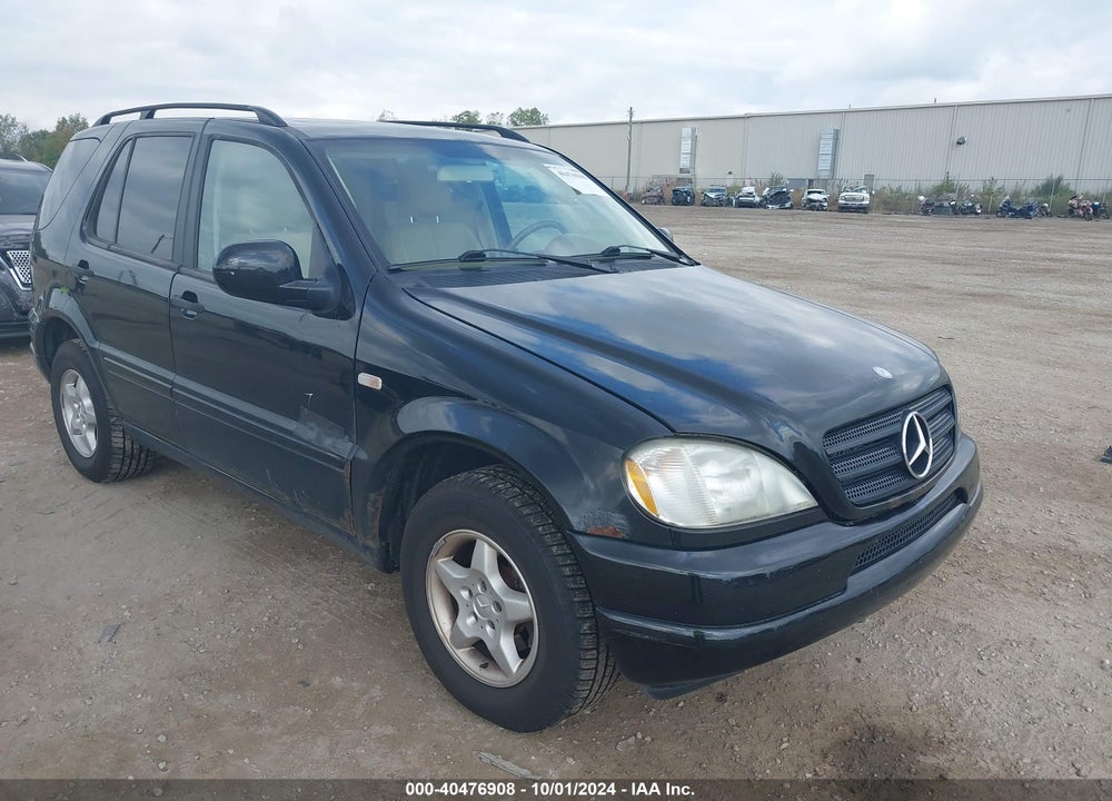 2000 MERCEDES-BENZ ML 320 VIN: 4JGAB54E0YA186772