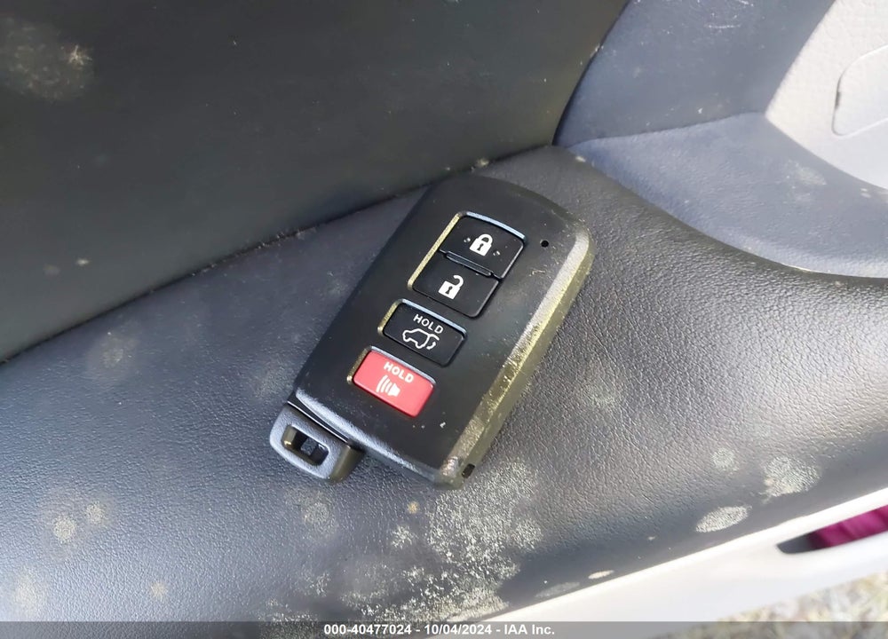 2019 TOYOTA HIGHLANDER XLE VIN: 5TDKZRFH2KS562093