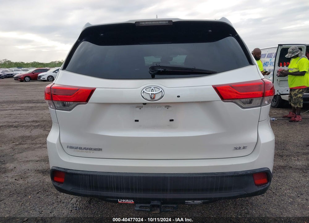2019 TOYOTA HIGHLANDER XLE VIN: 5TDKZRFH2KS562093