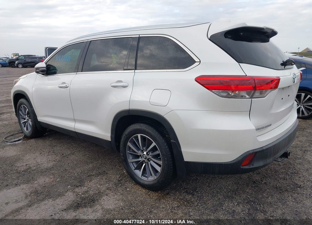 2019 TOYOTA HIGHLANDER XLE VIN: 5TDKZRFH2KS562093
