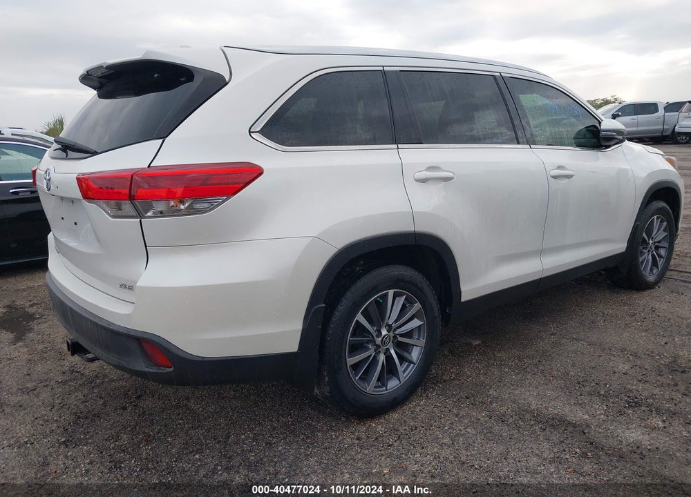 2019 TOYOTA HIGHLANDER XLE VIN: 5TDKZRFH2KS562093