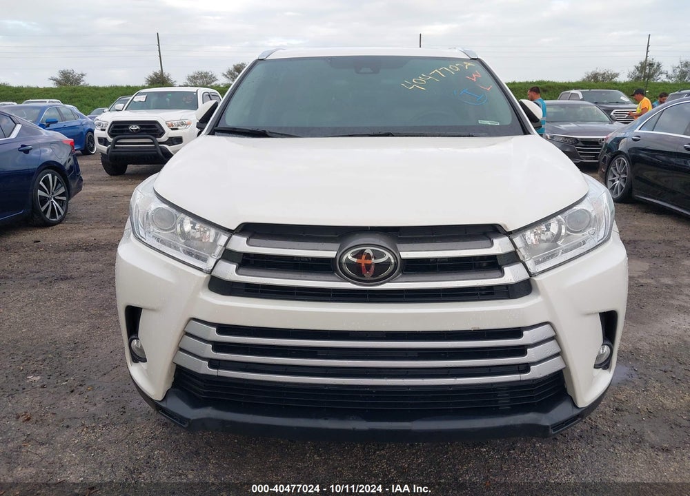 2019 TOYOTA HIGHLANDER XLE VIN: 5TDKZRFH2KS562093