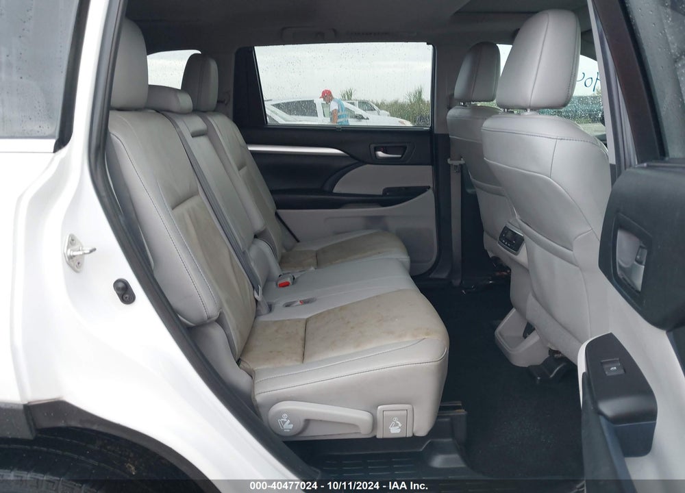 2019 TOYOTA HIGHLANDER XLE VIN: 5TDKZRFH2KS562093