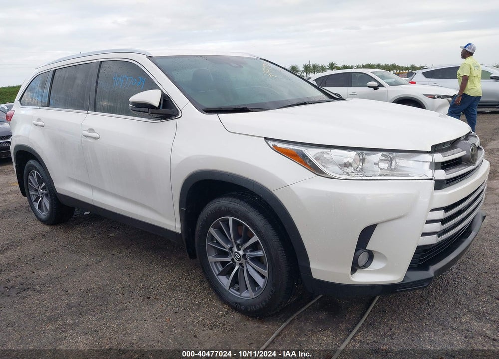 2019 TOYOTA HIGHLANDER XLE VIN: 5TDKZRFH2KS562093