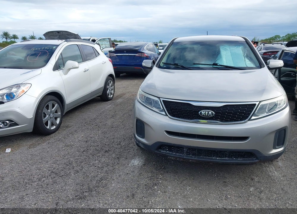 2015 KIA SORENTO LX VIN: 5XYKT3A69FG643423
