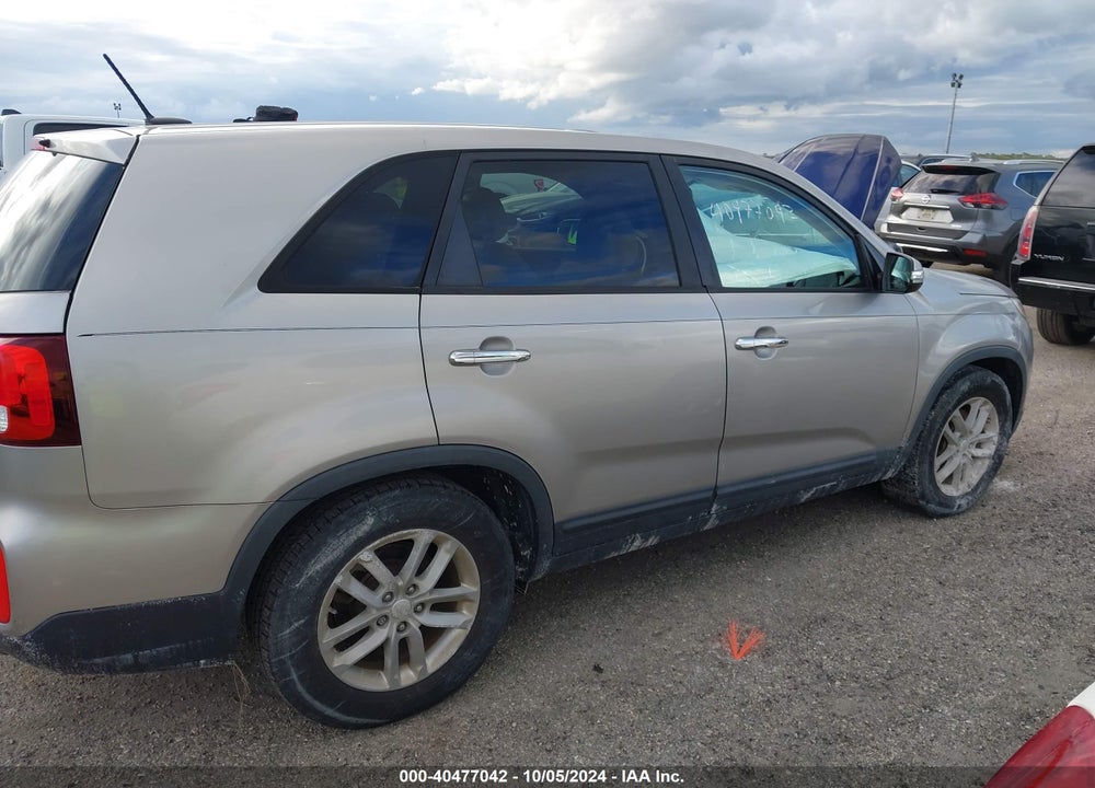 2015 KIA SORENTO LX VIN: 5XYKT3A69FG643423