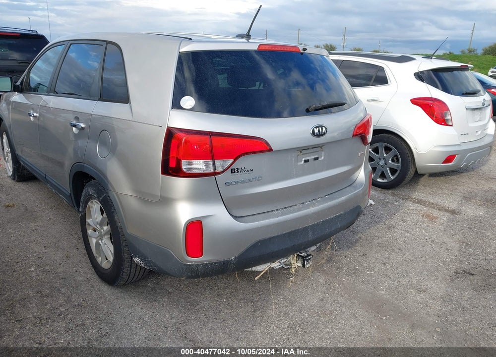 2015 KIA SORENTO LX VIN: 5XYKT3A69FG643423