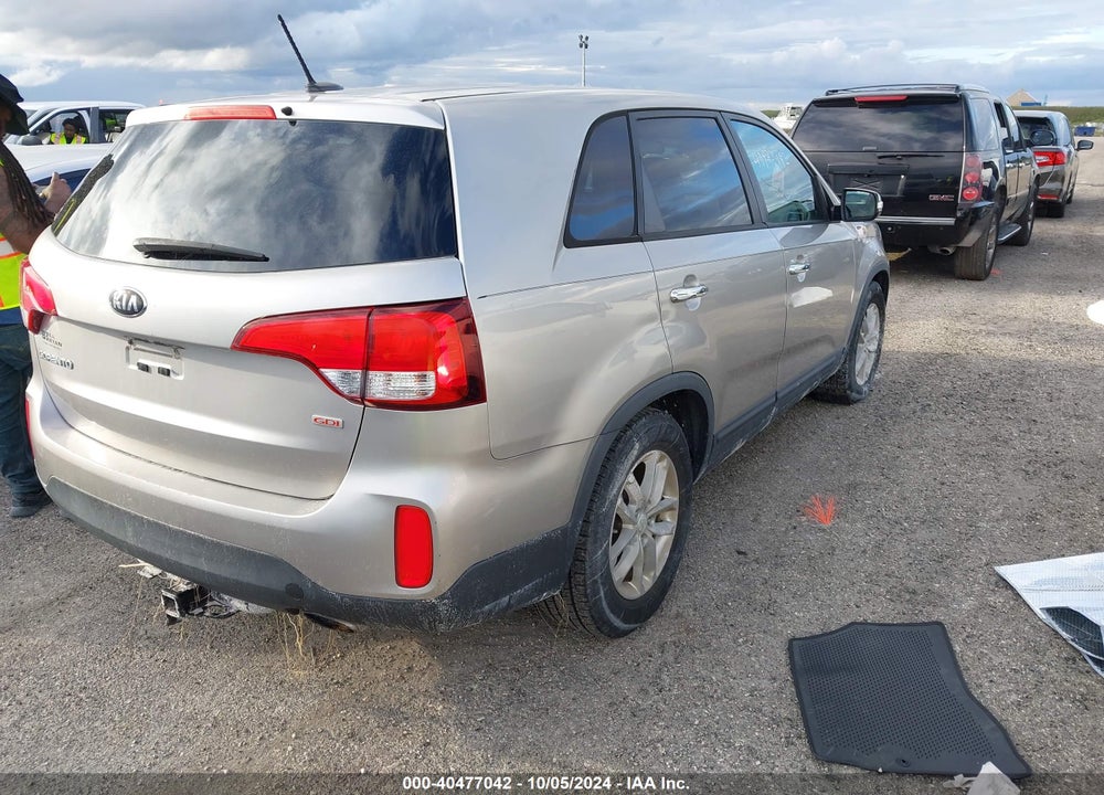2015 KIA SORENTO LX VIN: 5XYKT3A69FG643423