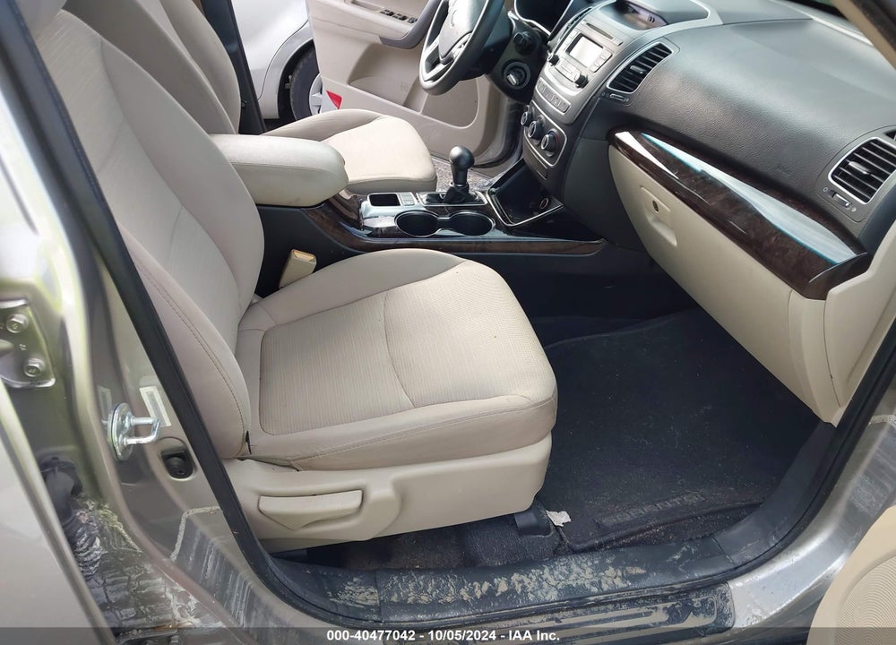 2015 KIA SORENTO LX VIN: 5XYKT3A69FG643423