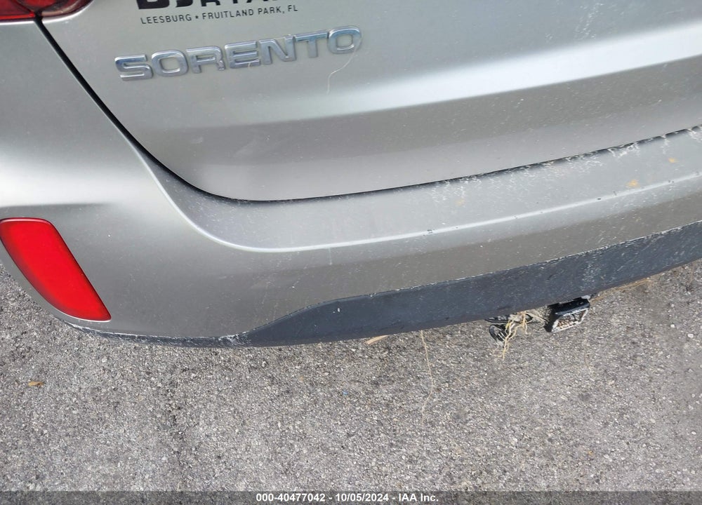 2015 KIA SORENTO LX VIN: 5XYKT3A69FG643423