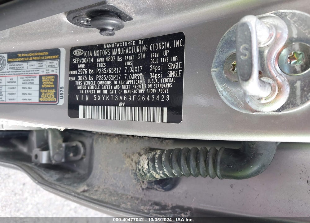 2015 KIA SORENTO LX VIN: 5XYKT3A69FG643423