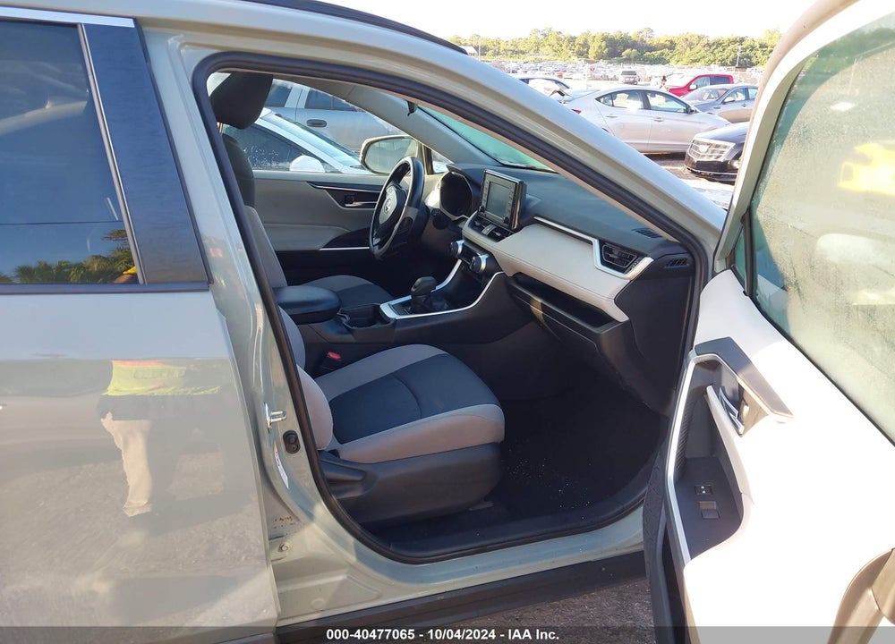 2019 TOYOTA RAV4 XLE VIN: 2T3W1RFV4KW011418