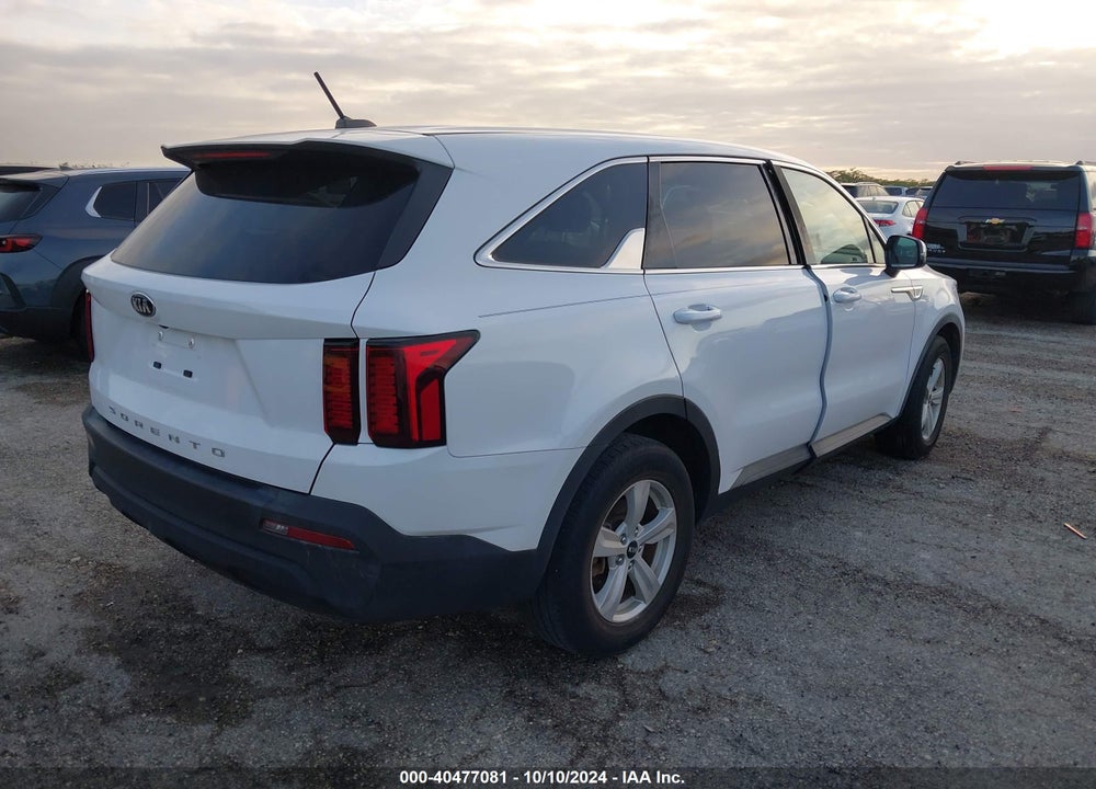 2021 KIA SORENTO LX VIN: 5XYRG4LC3MG021876