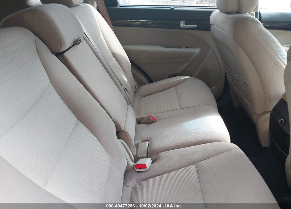 2014 KIA SORENTO LX VIN: 5XYKT3A66EG443274