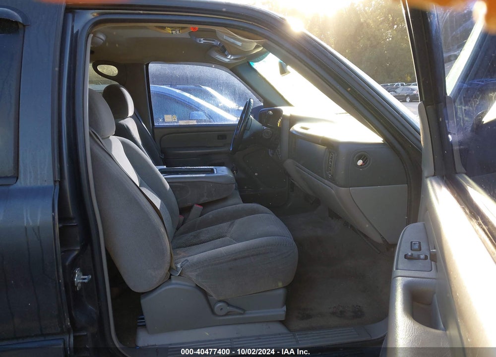 2005 CHEVROLET TAHOE LS VIN: 1GNEC13V45J247184