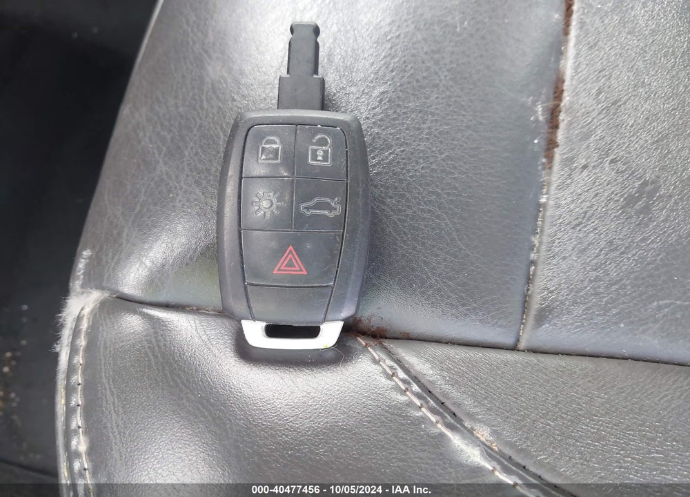 2013 VOLVO C70 T5 VIN: YV1672MC0DJ140503
