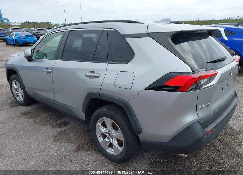 2019 TOYOTA RAV4 XLE VIN: JTMW1RFV8KJ011680