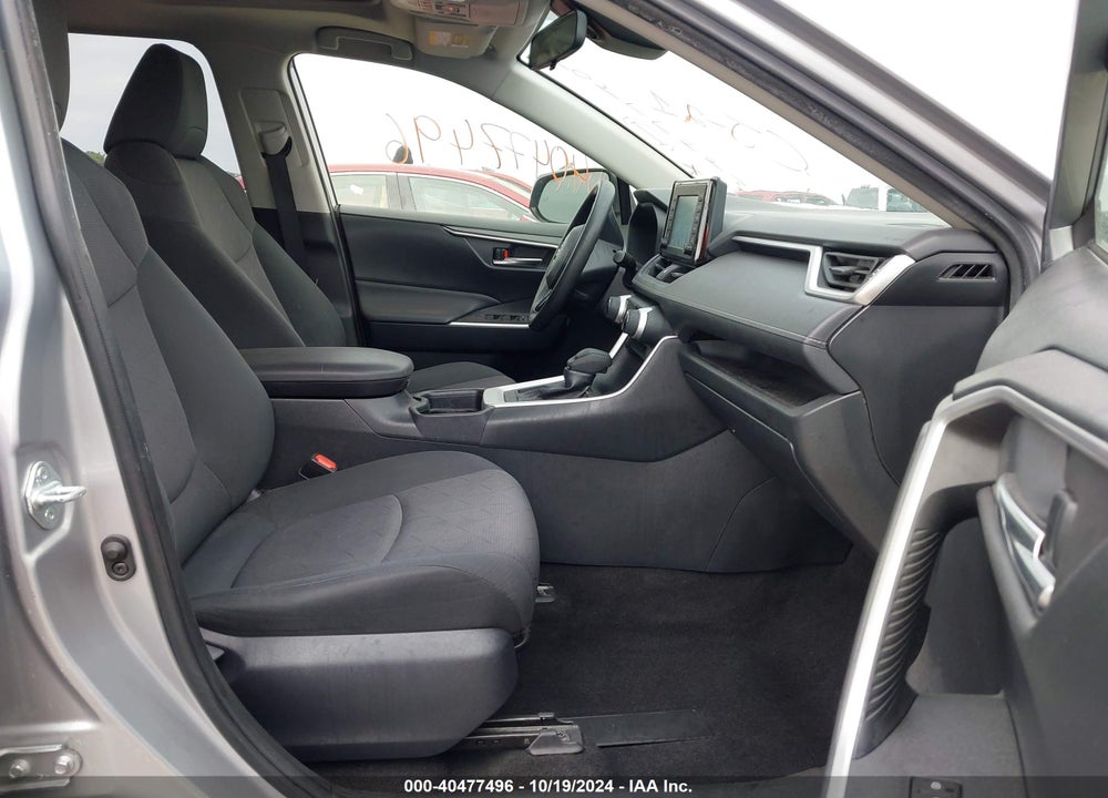 2019 TOYOTA RAV4 XLE VIN: JTMW1RFV8KJ011680