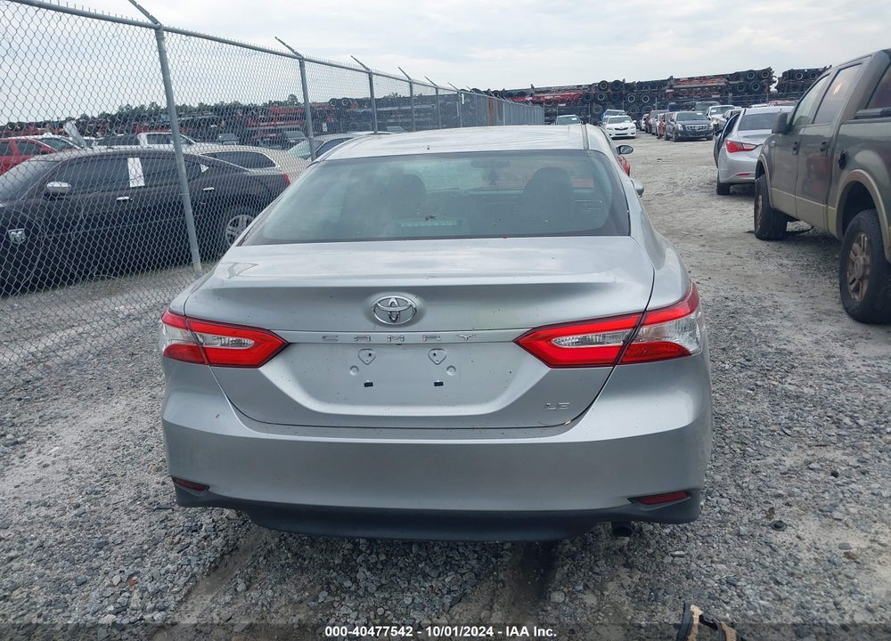 2018 TOYOTA CAMRY LE VIN: 4T1B11HK4JU084010