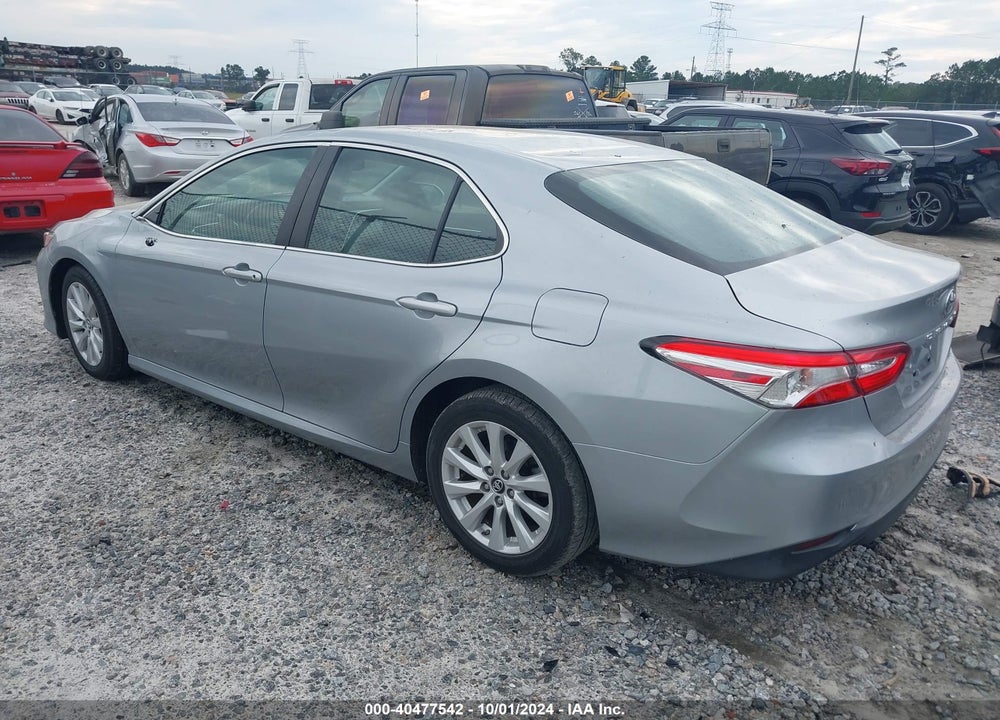 2018 TOYOTA CAMRY LE VIN: 4T1B11HK4JU084010