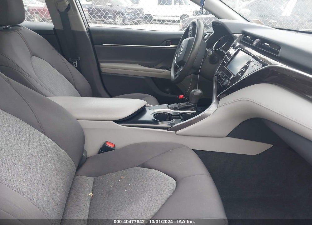 2018 TOYOTA CAMRY LE VIN: 4T1B11HK4JU084010