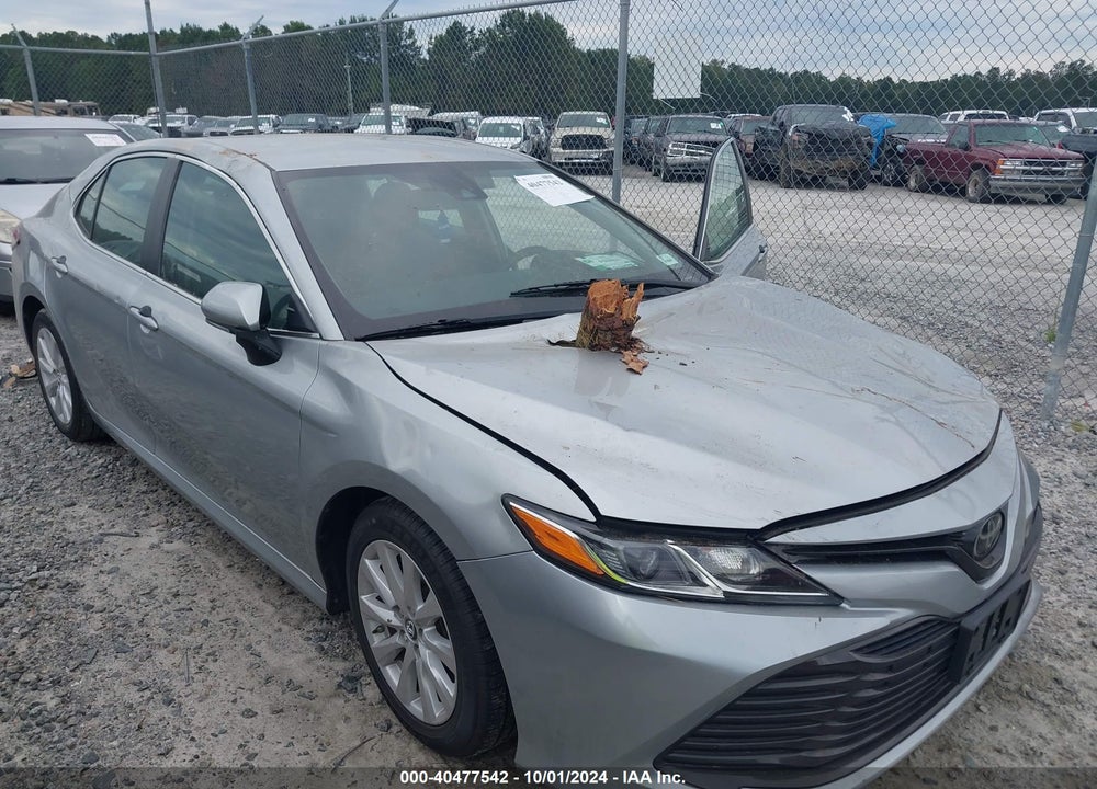 2018 TOYOTA CAMRY LE VIN: 4T1B11HK4JU084010