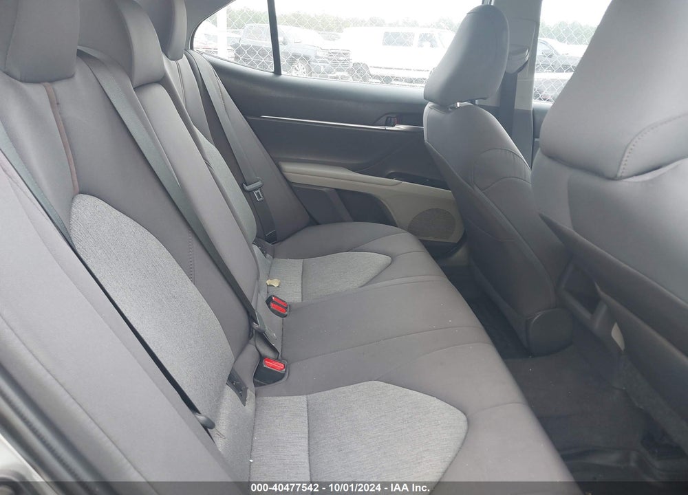 2018 TOYOTA CAMRY LE VIN: 4T1B11HK4JU084010